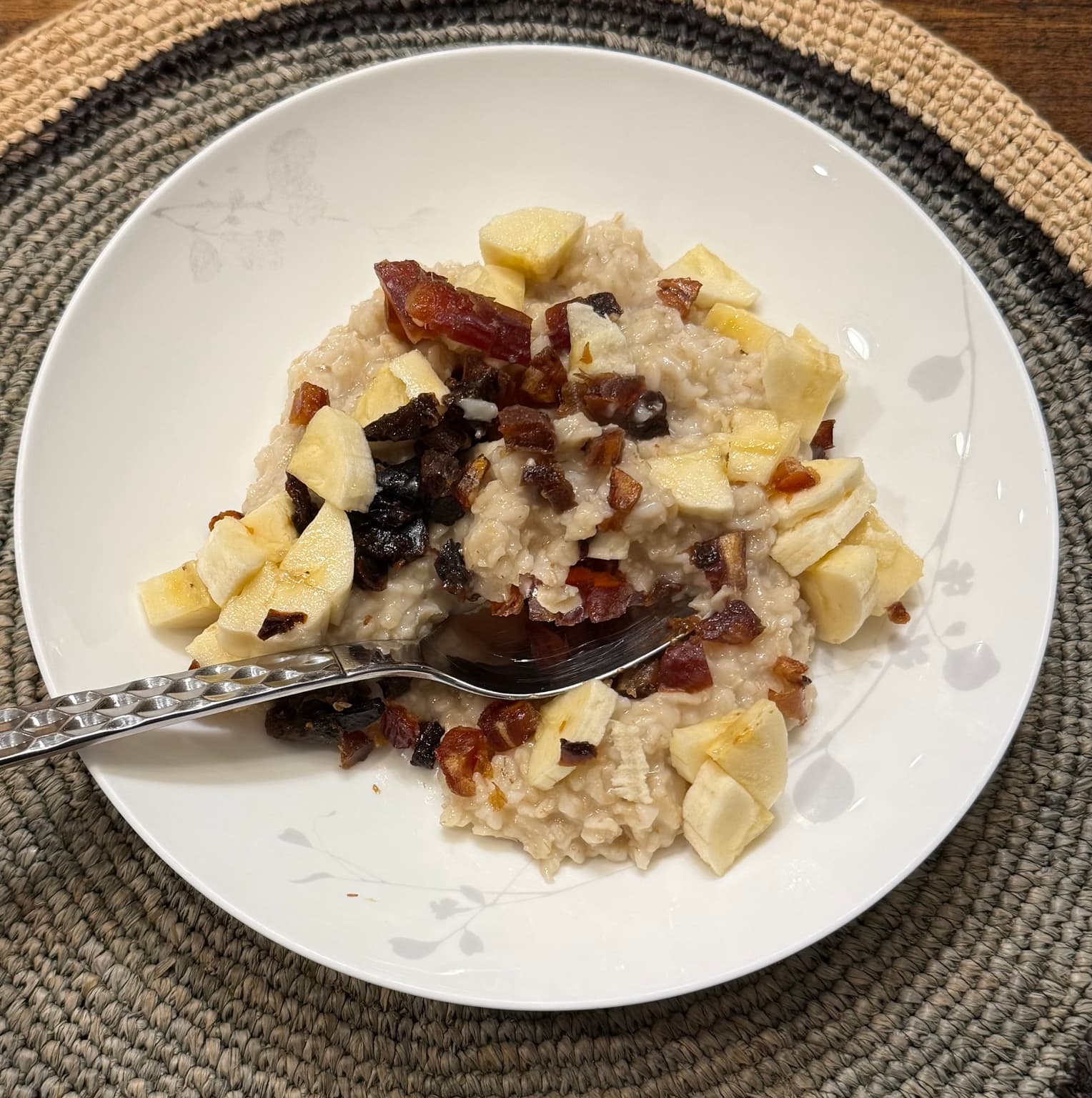 Creamy Banana Oatmeal Dried Fruit