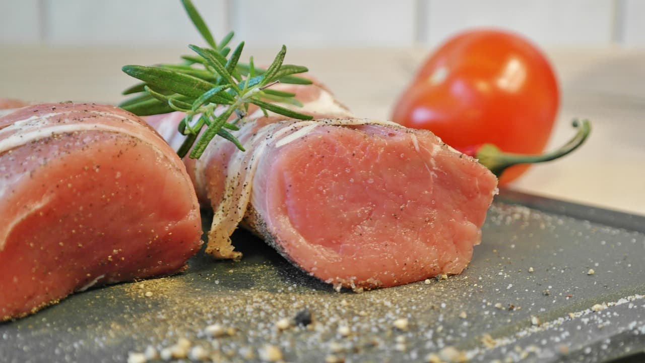 Crispy Bacon Pork with Rosemary & Tomato