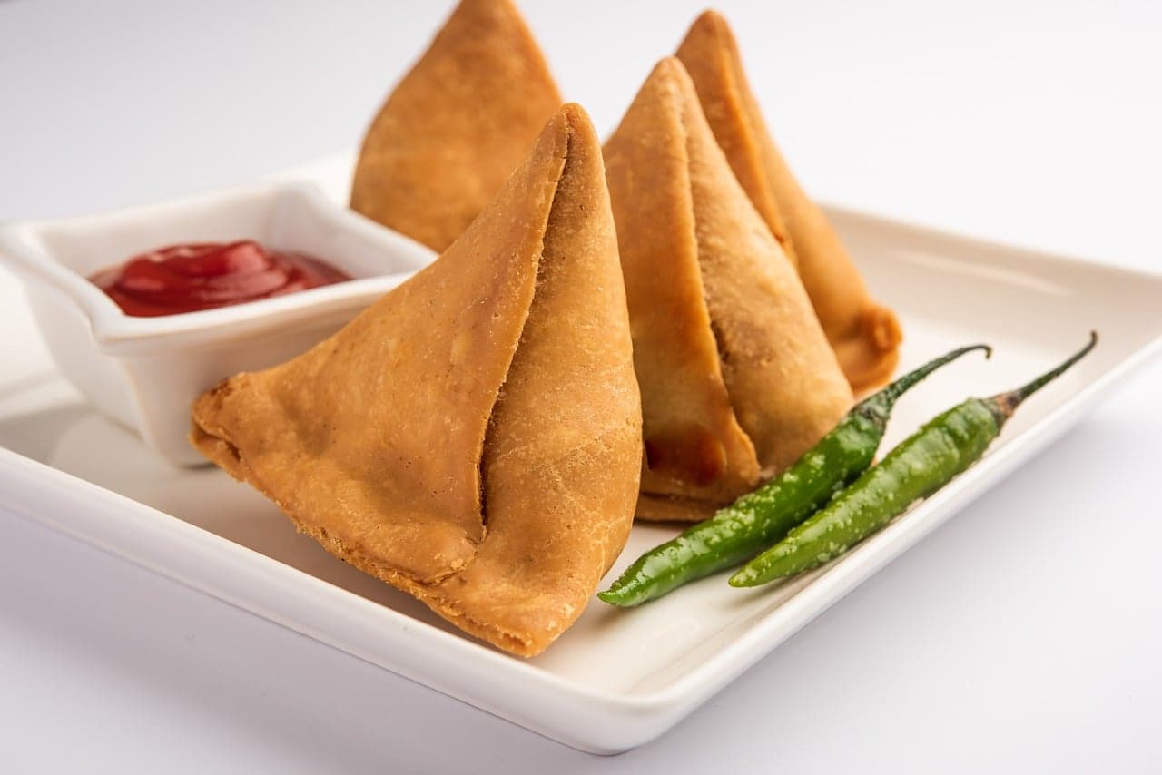 10-Min Crispy Samosa with Chutney