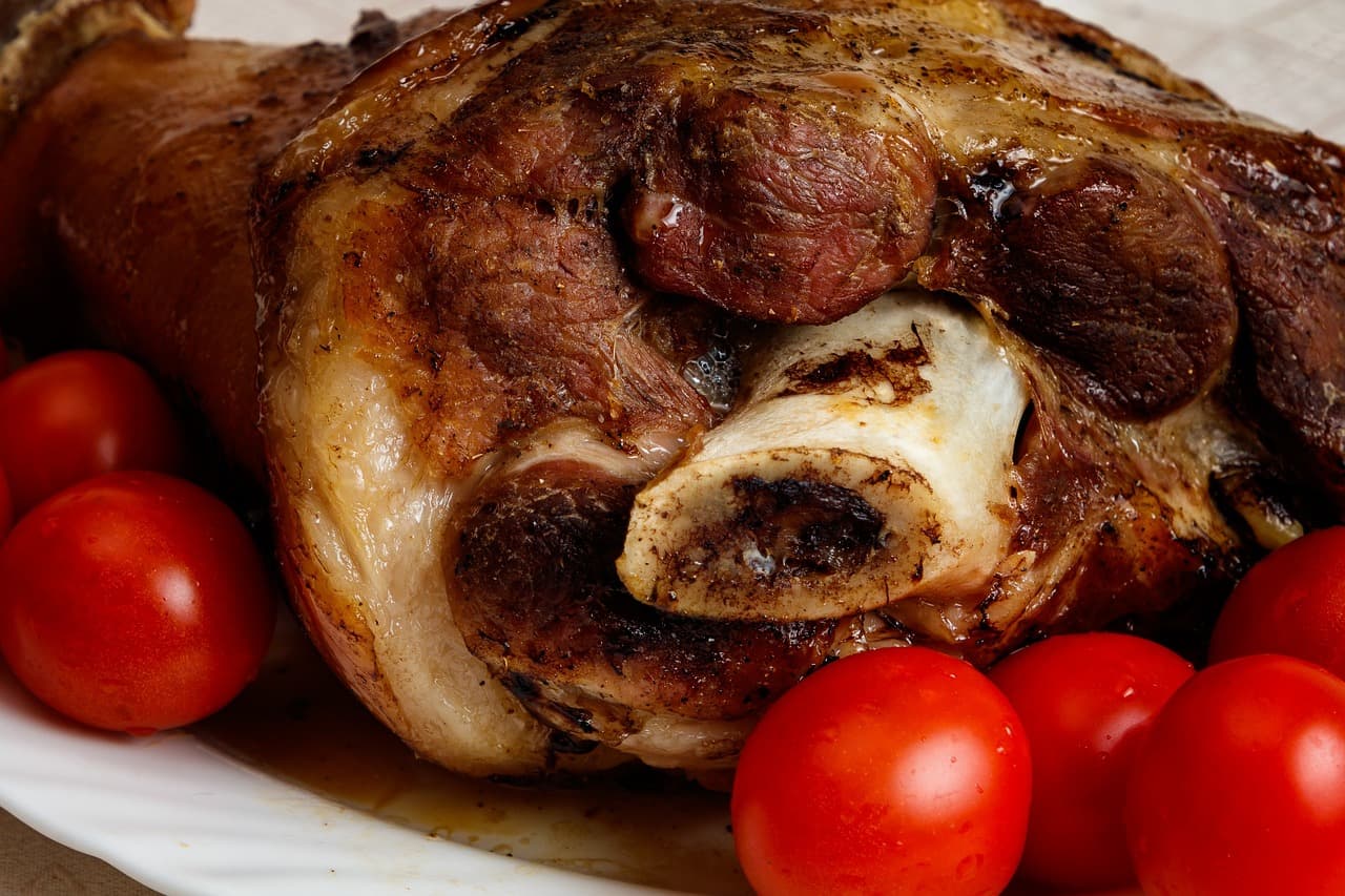 20-Min Pan-Roasted Pork Knuckle with Cherry Tomatoes