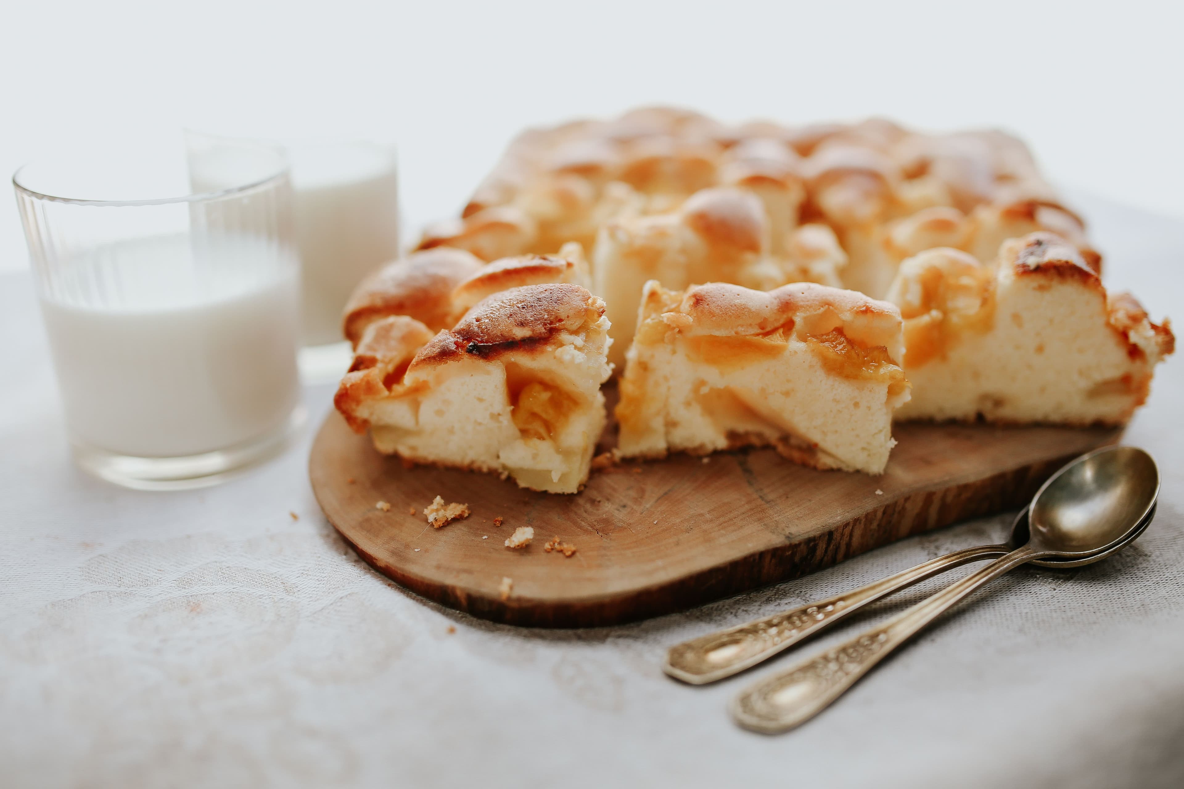 Golden Sponge Cake with Caramelized Fruit