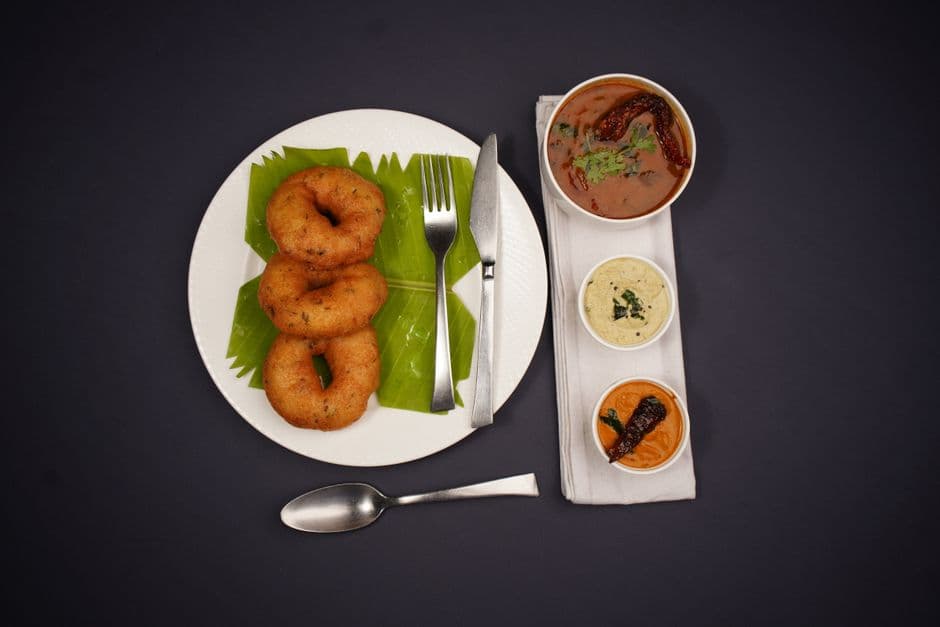 Crispy Masala Vada & Medu Vada with Tomato Chutney